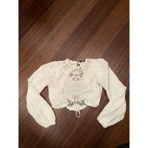 This white embroidered  long-sleeve crop top  Zara Medium